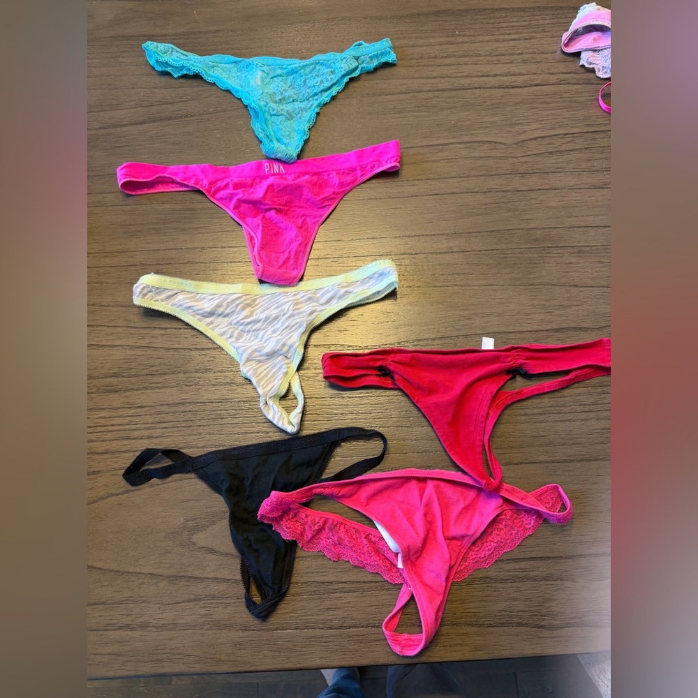 Victoria’s Secret sz M thongs